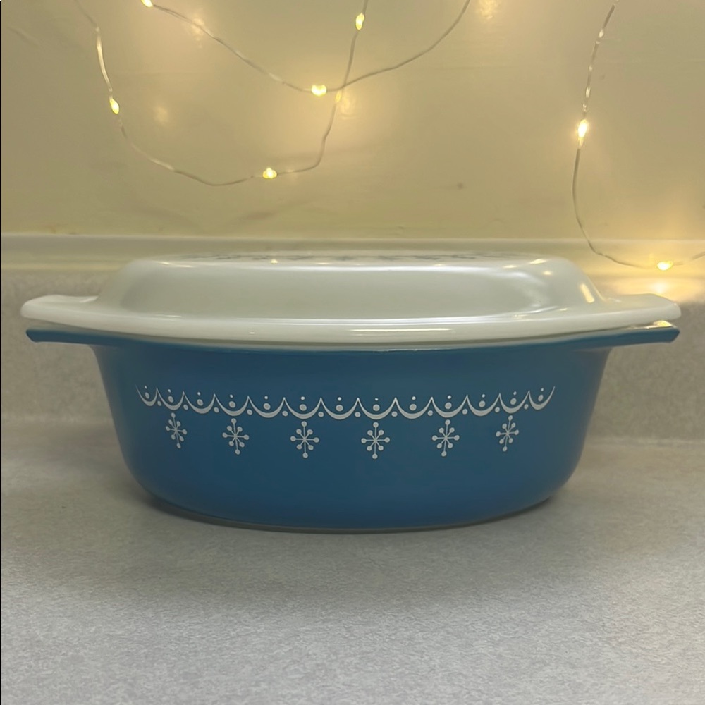 Pyrex snowflake garland Casserole Dish 043